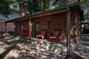 Cozy Bear 7, 2BRs, Fireplace, Midtown, Sleeps 6